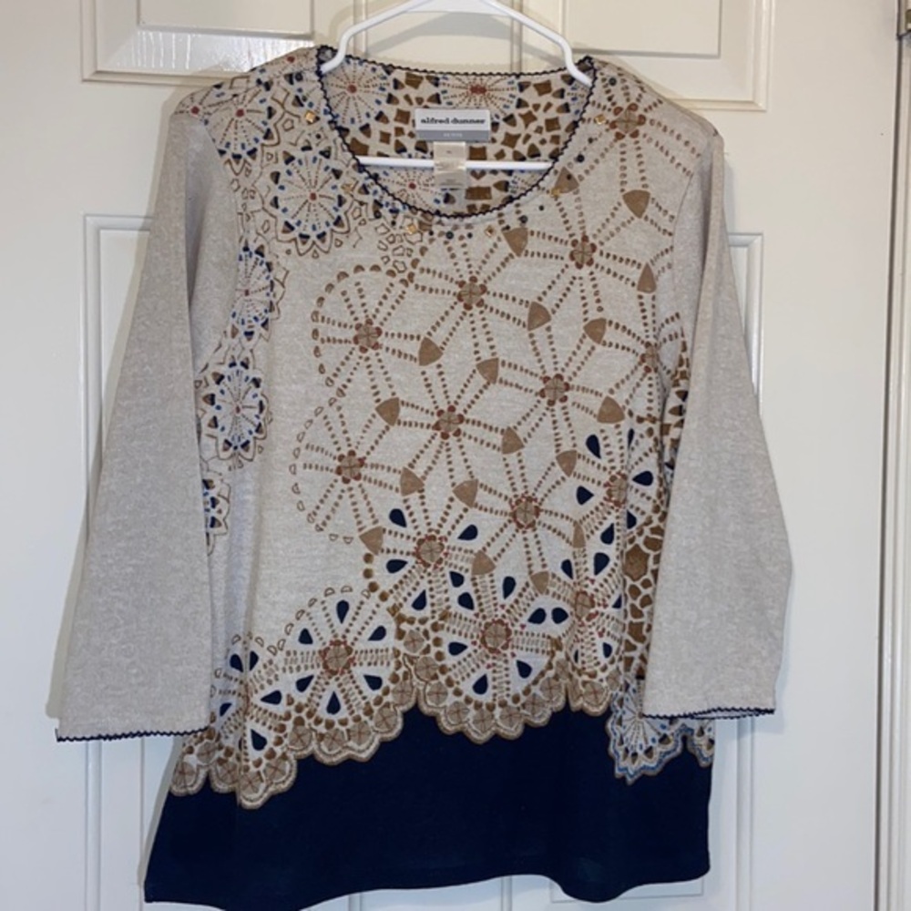Alfred Dunner • Women’s Lightweight Printed  embellished Sweater • Size LP